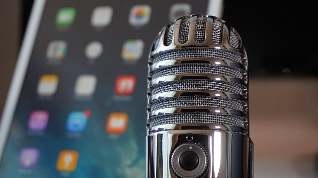 Podcasty naberajú na biznise