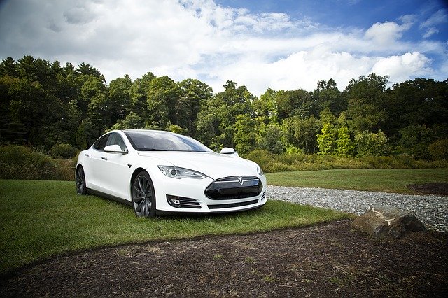 Tesla ignoroval odporúčania bezpečnostnej rady Autopilot, hovorí predseda